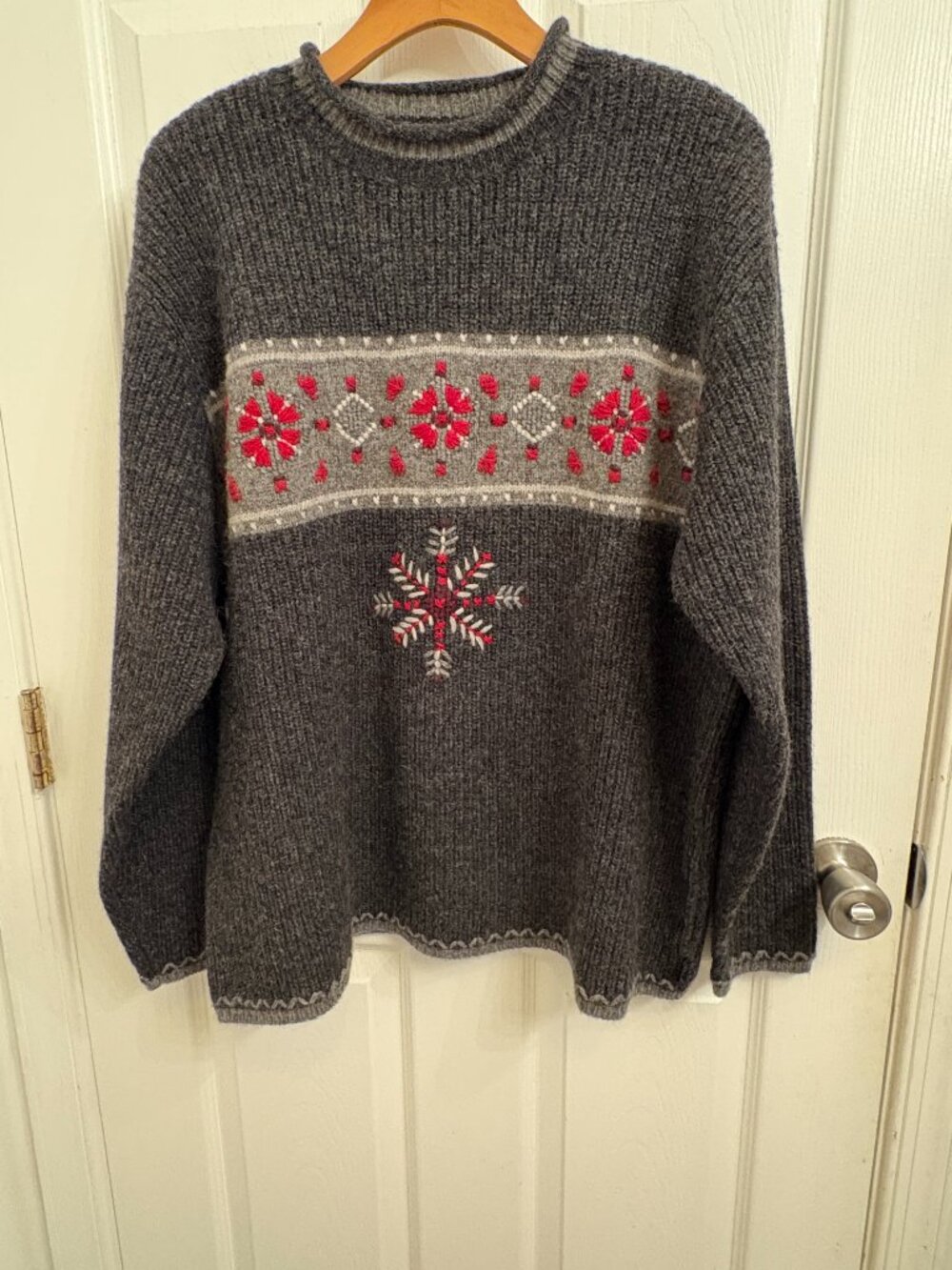 Vintage Woolrich 100% Wool Sweater Gray Charcoal Ruby Red Snowflake size XL